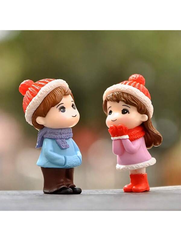 2pcs Mini Christmas Decor Ornaments, Family Party Cake Decorations, Mini Resin Landscape Micro Scene Couple Figurine, Creative Desktop Small Decoration, Christmas Gift Multicolor