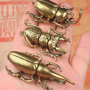 1 Piece/Set Of Brass Beetle Desktop Ornament Beetle Creative Copper Carving Crafts Office Desk Tea Pet Cultural And Playful Small Ornaments Cheap And Affordable Unique Solid Copper Beetle Ornament Brass Golden Ox Insect Simulation Long Horned Insect Copper Insect Copper Carving Copper Toy Handle Piece Brass